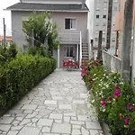 Apartamento planta alta en casa