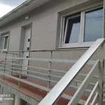 Apartamento planta alta en casa