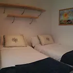 Apartamento en edificio nuevo con piscina, con vistas a la ría y al puerto, perfil familiar, no se admiten grupos de jóvenes