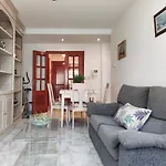 Apartamento con piscina y parking en el centro de Sanxenxo, a 100m de la playa