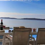 Villa De Diseno Con Impresionantes Vistas Al Mar