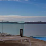 Villa De Diseno Con Impresionantes Vistas Al Mar