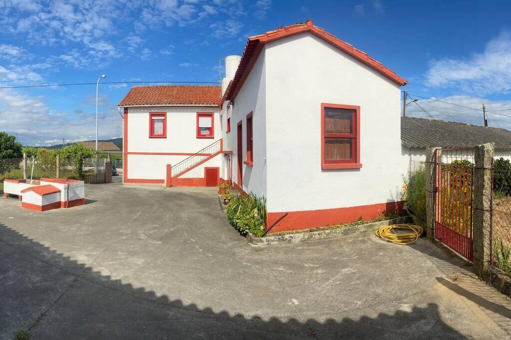 Casa Para 8 Con Jardín Terraza Y Barbacoa Сasa de vacaciones Sanxenxo