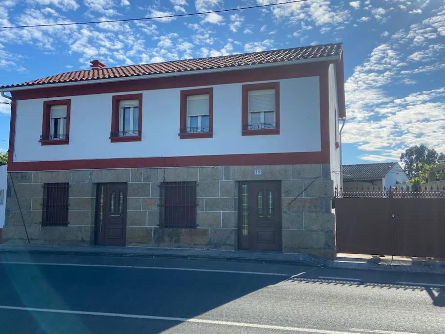 Casa Para 8 Con Jardín Terraza Y Barbacoa Сasa de vacaciones *