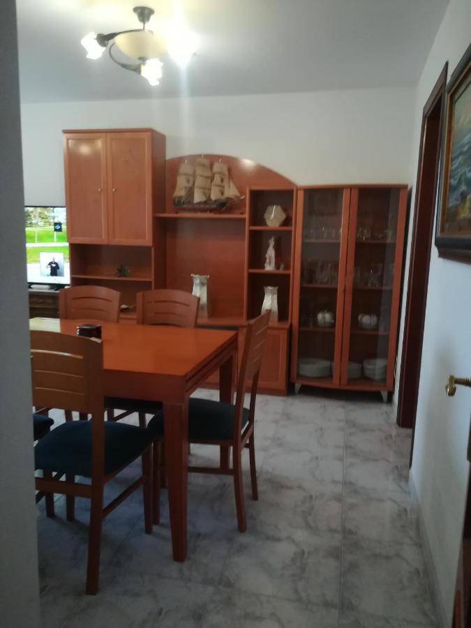En Edificio Nuevo Con Piscina, Con Vistas A La Ría Y Al Puerto, Perfil Familiar, No Se Admiten Grupos De Jóvenes * Sanxenxo