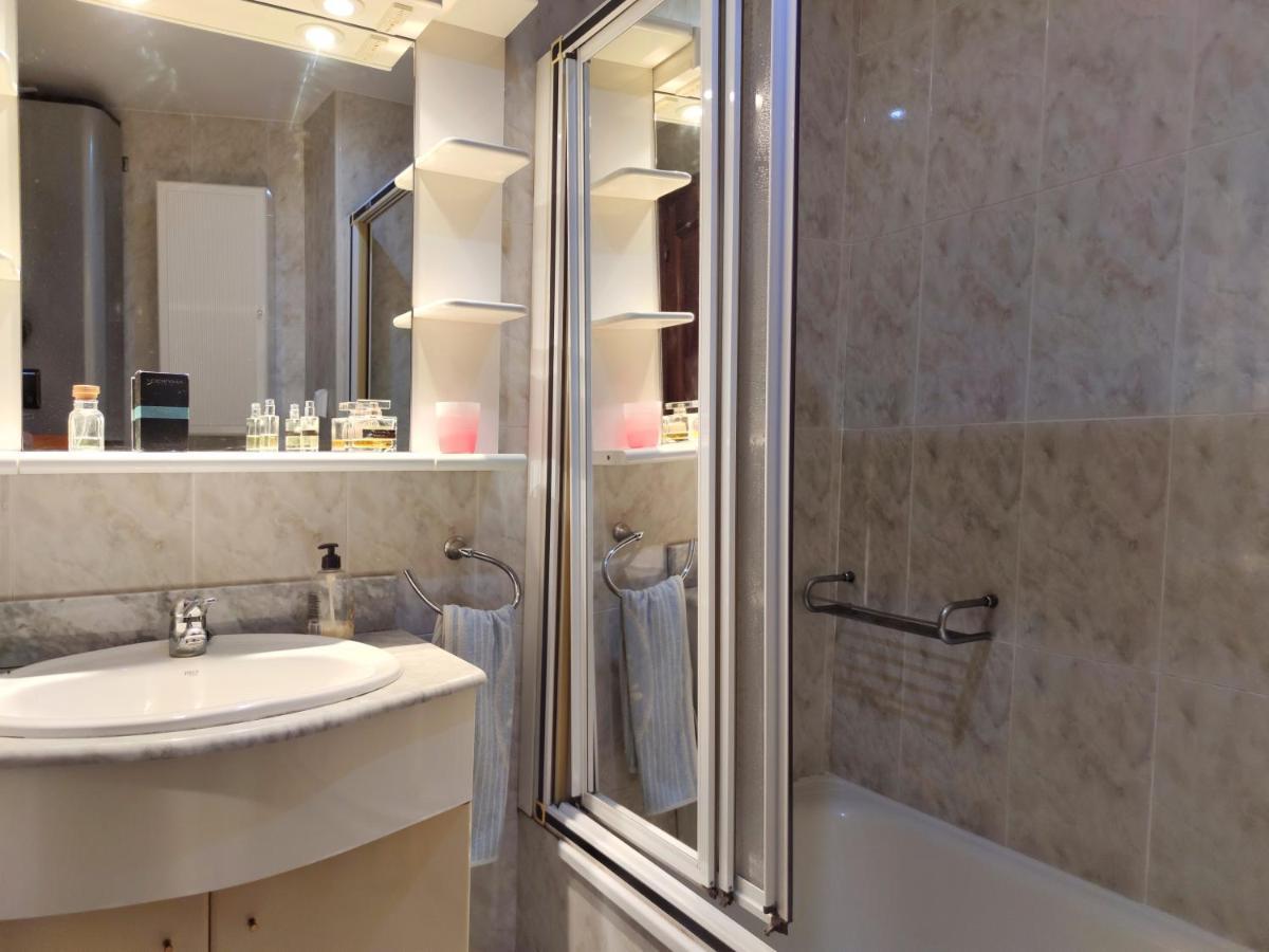 Apartamento Con Piscina Y Parking En El Centro De Sanxenxo, A 100m De La Playa