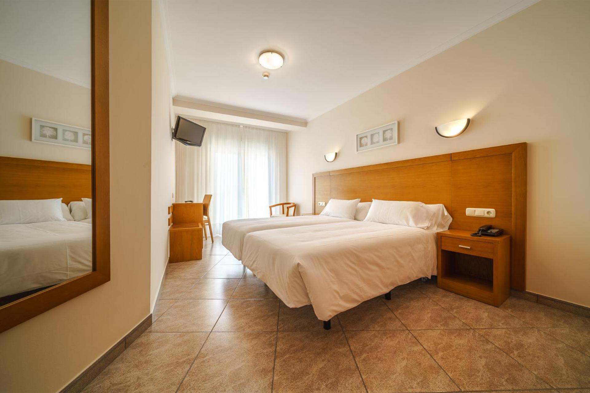 El Puente Hotel 2*