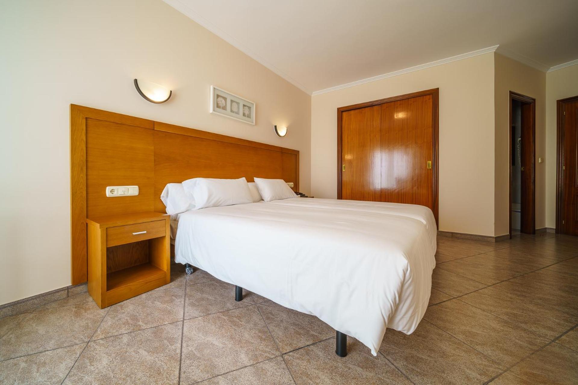 El Puente Hotel 2*