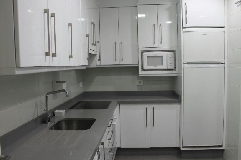 Vistas Al Mar En Moderno Y Amplio Piso-sanxenxo Centro Apartamento *