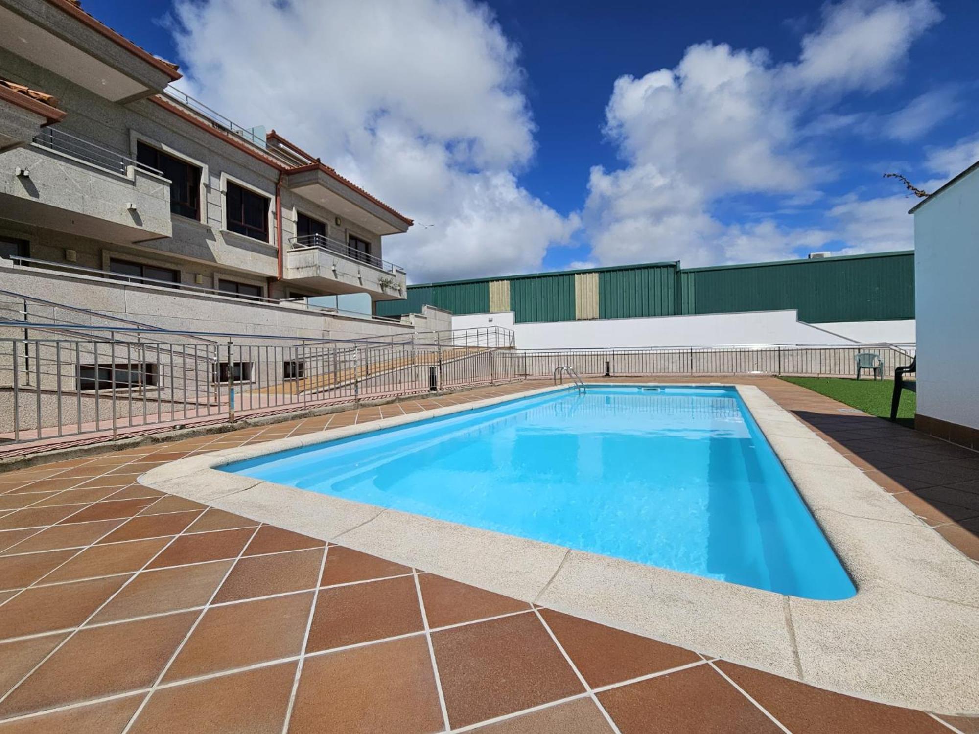 Con Piscina En Portonovo