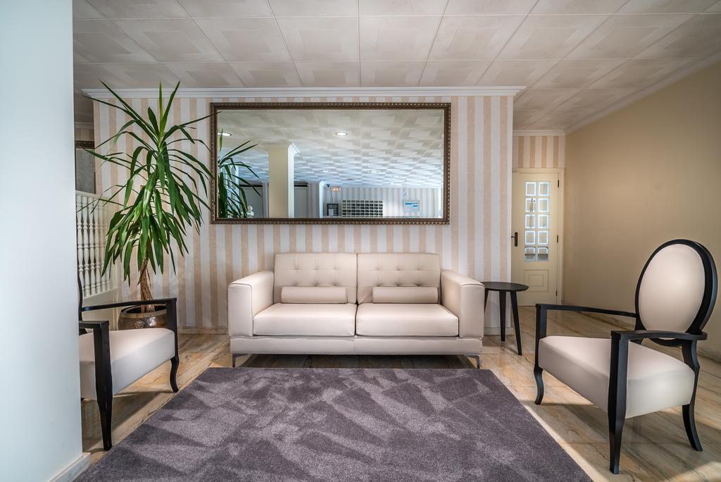 Ton Hotel